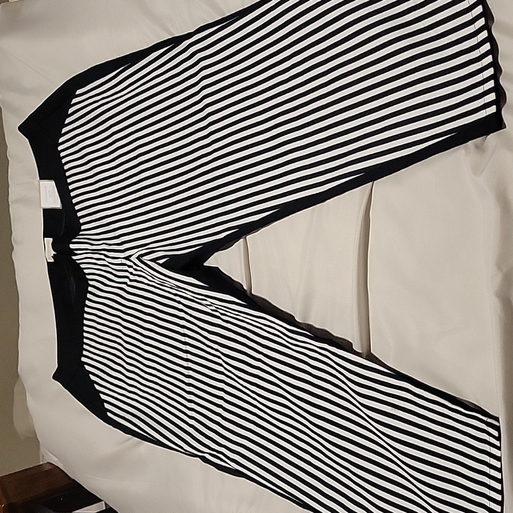 NWT Chico's Striped Skimmer Pants. Black/White. Plus SZ 3.5.  Ultimate Fit.